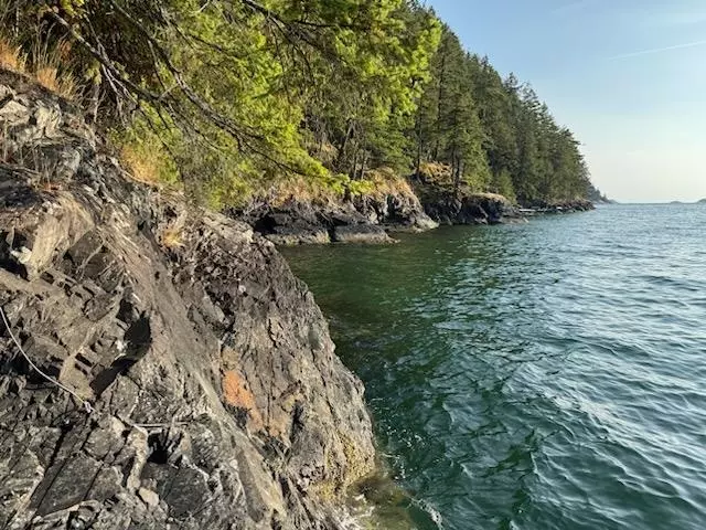 Dl2375, Bowen Island, BC V0N 1G2