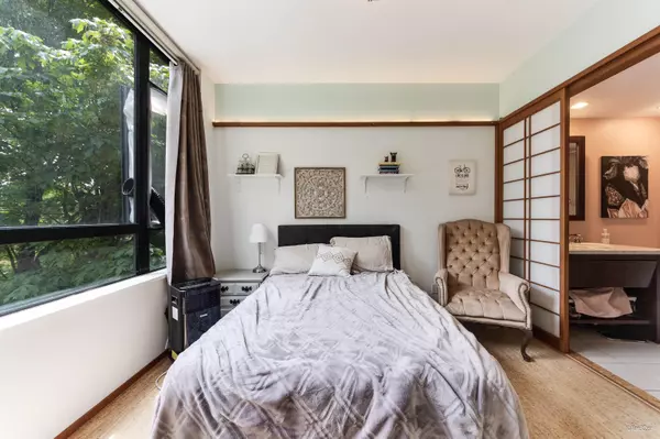 Burnaby, BC V3N 5C4,7388 Sandborne AVE #407