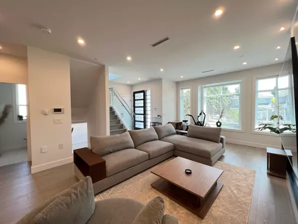 Vancouver, BC V5P 2Y2,5505 Lanark ST