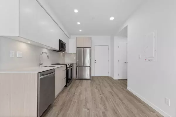 Surrey, BC V3T 0S9,13968 Laurel DR #322