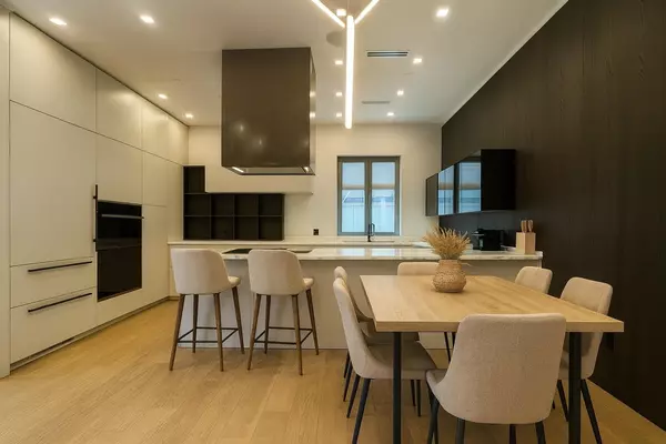 Vancouver, BC V6P 2J5,1076 Park DR