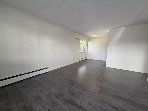 Coquitlam, BC V3K 4W2,201 Laval ST #211