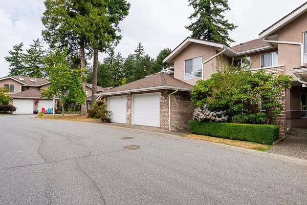 Surrey, BC V4P 1C6,15550 26 AVE #106