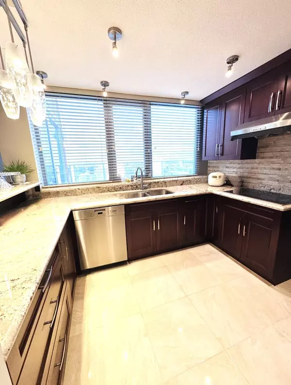 Richmond, BC V6Y 0E3,6733 Buswell ST #PH3