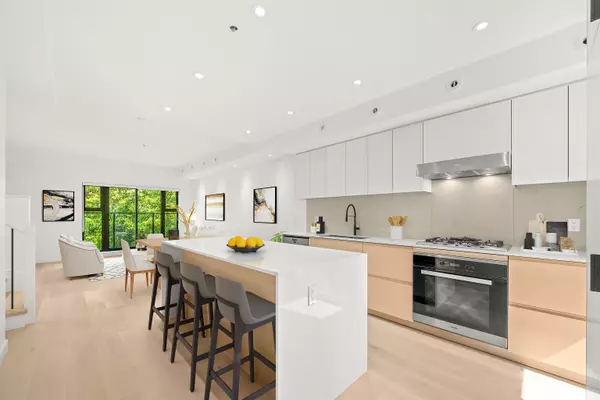 Vancouver, BC V5Z 2H1,530 W 28th AVE #32