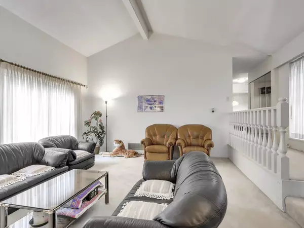North Vancouver, BC V7J 3M9,2027 Kirkstone RD