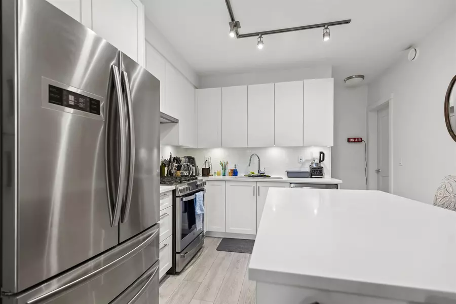 20673 78 AVE #205, Langley, BC V2Y 3K1