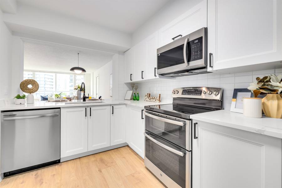 6070 Mcmurray AVE #905, Burnaby, BC V5H 4J3