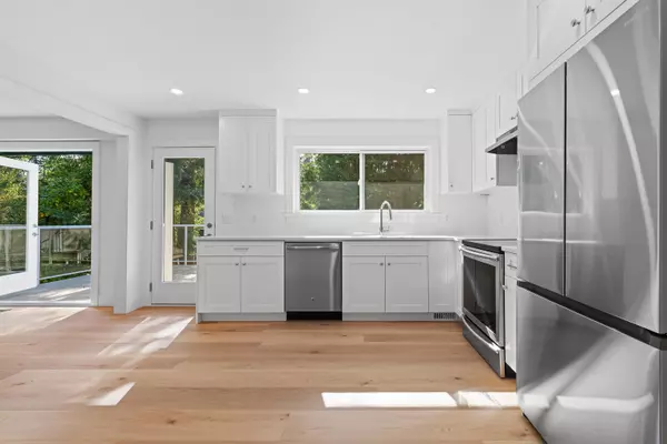 North Vancouver, BC V7H 2A7,1079 Lytton ST