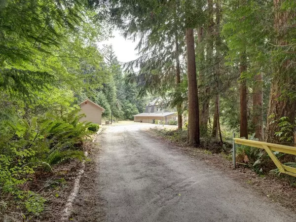 Roberts Creek, BC V0N 2W6,1733 Lower RD