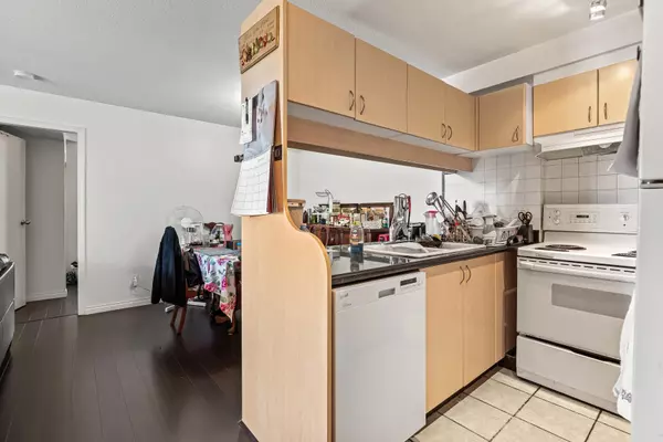 Richmond, BC V6Y 4C5,6611 Cooney RD #501