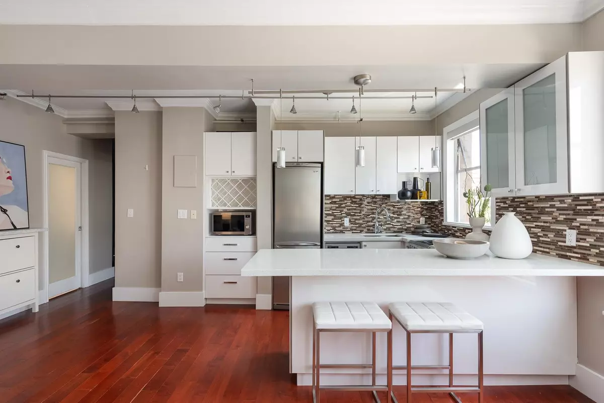 Vancouver, BC V6Z 1X6,777 Burrard ST #55