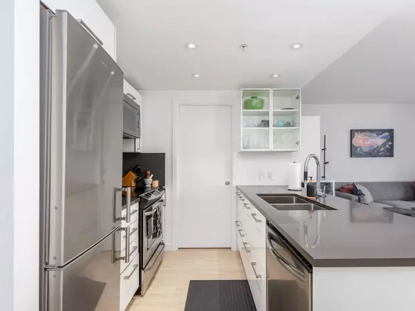 983 E Hastings ST #1201 Vancouver, BC V6A 0G9