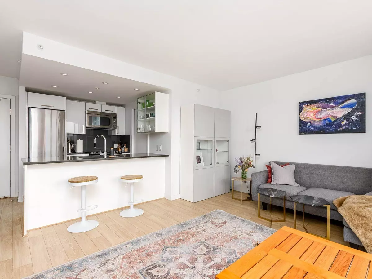 Vancouver, BC V6A 0G9,983 E Hastings ST #1201