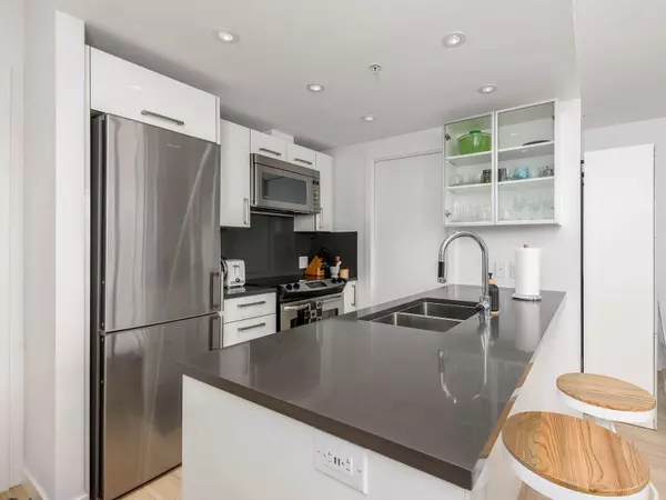 983 E Hastings ST #1201 Vancouver, BC V6A 0G9