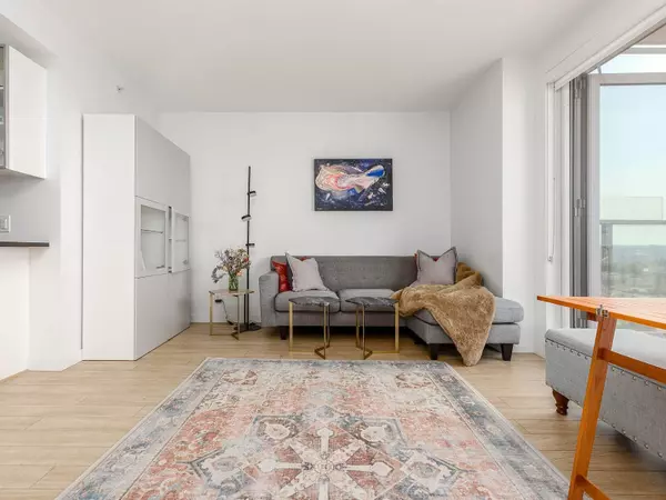 Vancouver, BC V6A 0G9,983 E Hastings ST #1201
