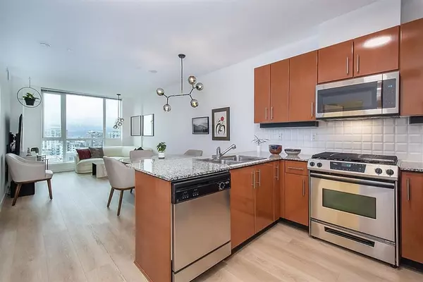 North Vancouver, BC V7L 4Y1,188 E Esplanade AVE ##1607