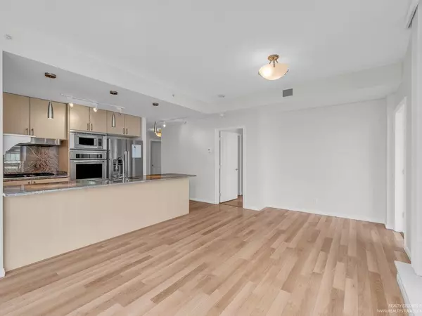 Vancouver, BC V6E 0A7,1211 Melville ST #1905