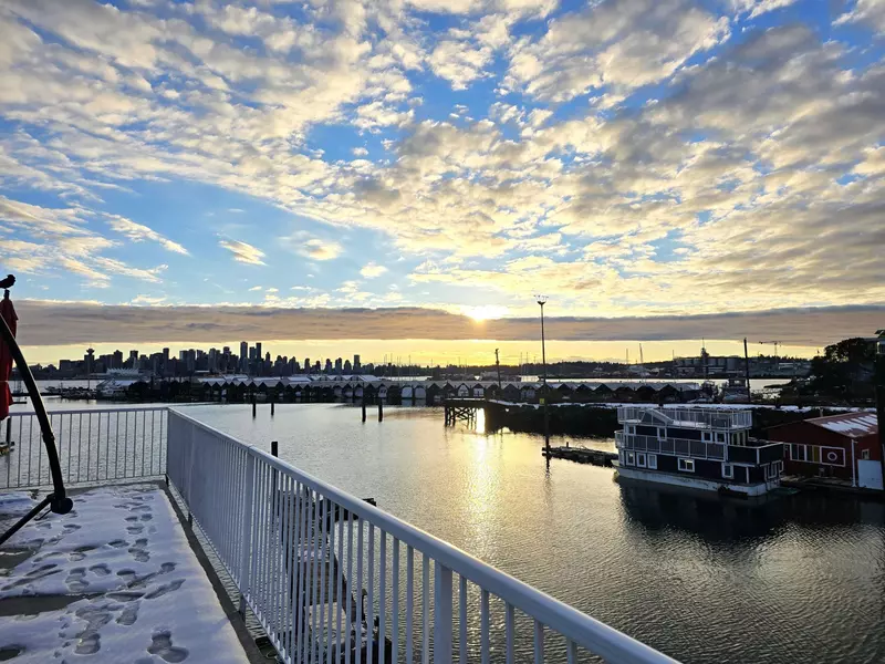 415 W Esplanade #GNB20, North Vancouver, BC V7M 1A6