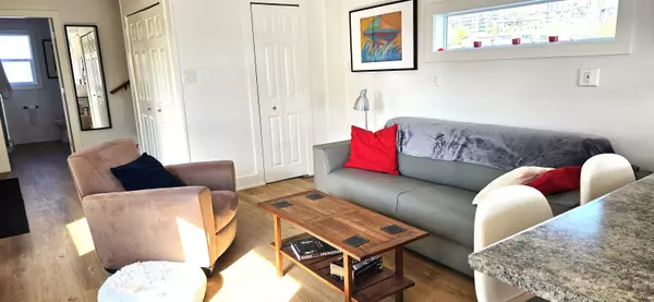 North Vancouver, BC V7M 1A6,415 W Esplanade #GNB20