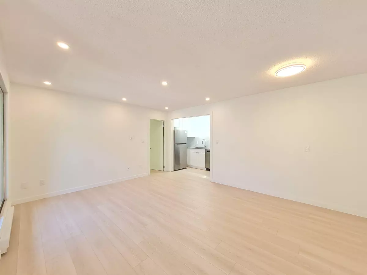 Vancouver, BC V6P 4E6,8645 Osler ST #301