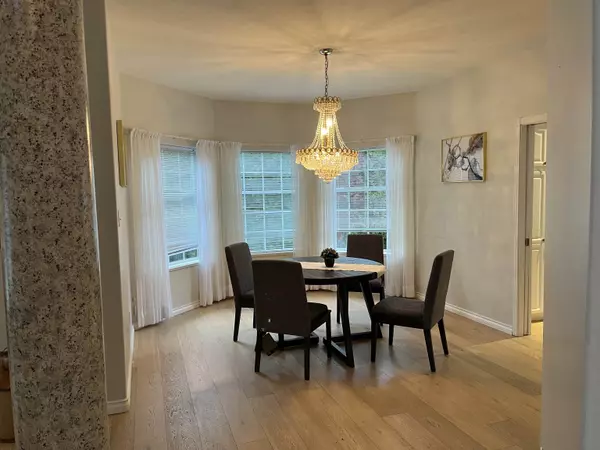 Surrey, BC V4P 1P9,14527 30 AVE