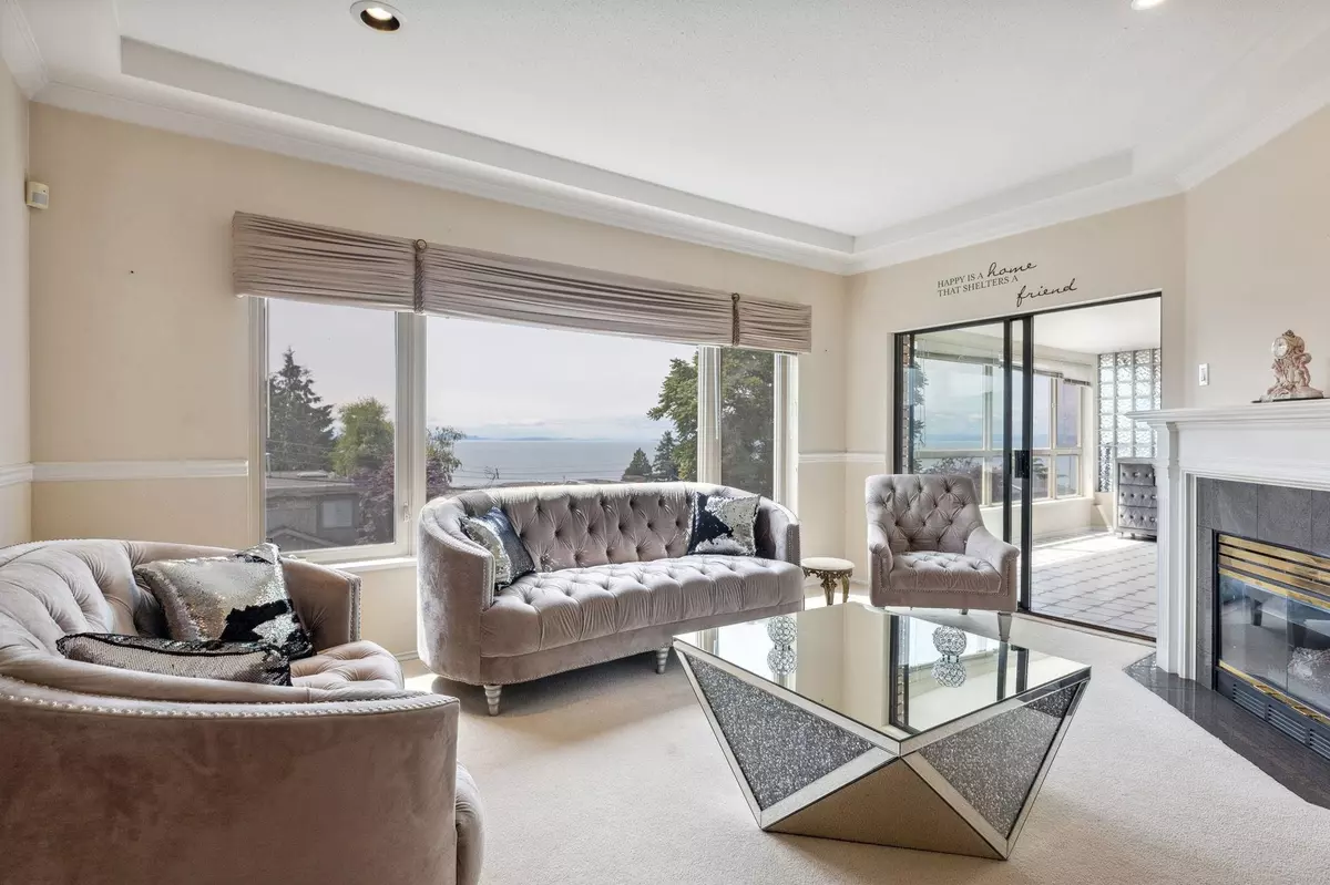 White Rock, BC V4B 1Y3,15176 Buena Vista AVE #204