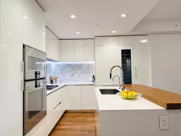 Vancouver, BC V5X 0J4,375 W 59th AVE #204