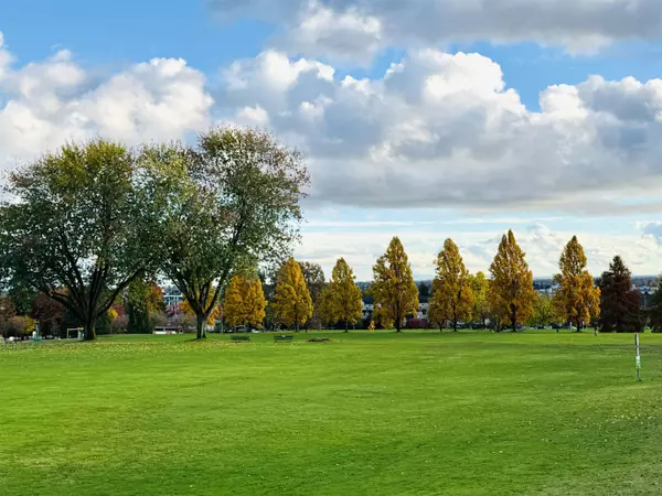 375 W 59th AVE #204, Vancouver, BC V5X 0J4