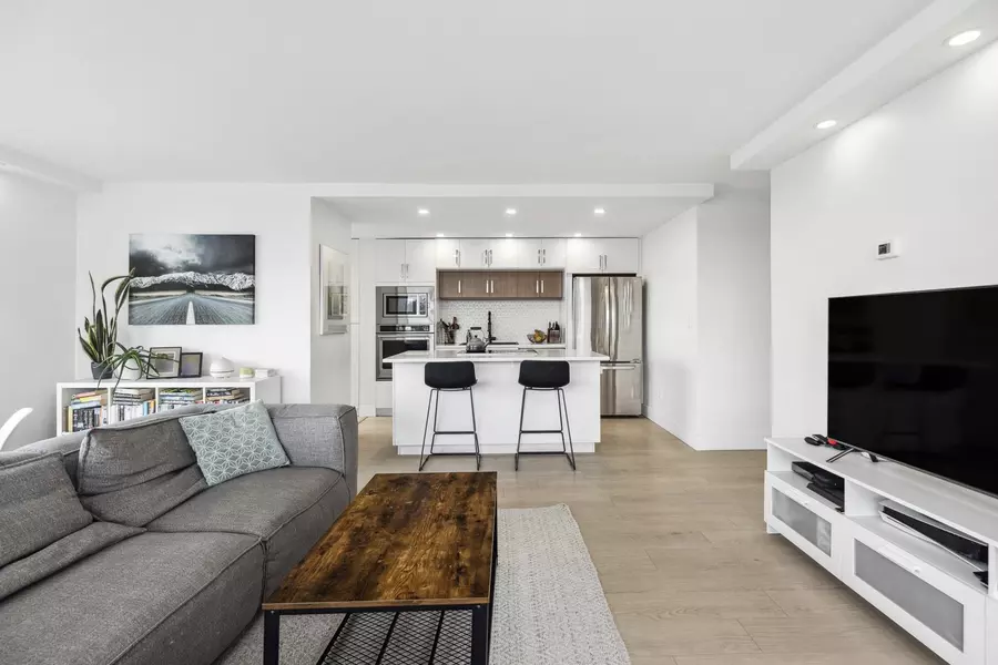 140 E Keith RD #1003, North Vancouver, BC V7L 4M9