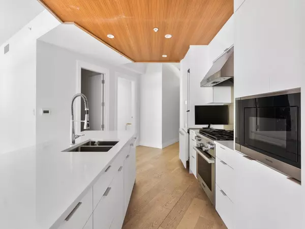 West Vancouver, BC V7W 2B2,6687 Nelson AVE #405