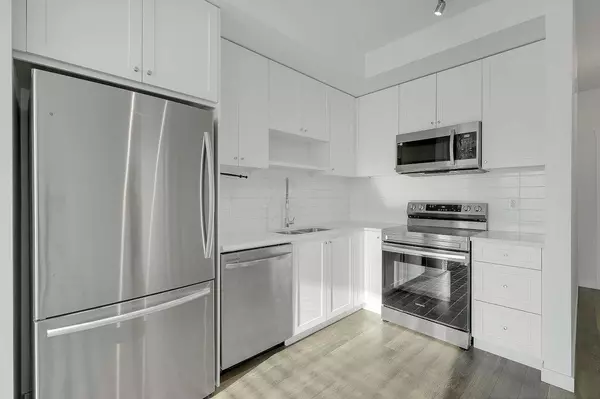 13623 81a AVE #308 Surrey, BC V3W 3N7