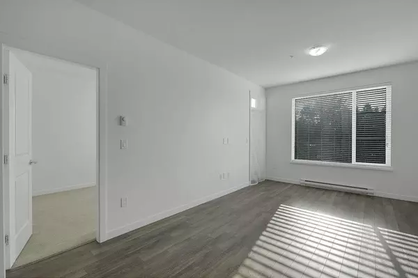 13623 81a AVE #308 Surrey, BC V3W 3N7