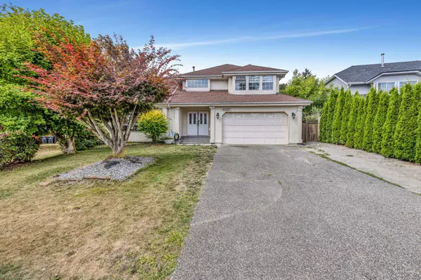 8727 142a ST, Surrey, BC V3W 4G4