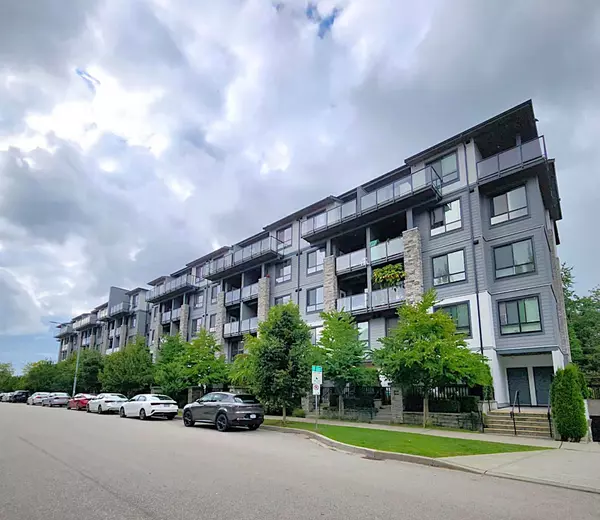 Surrey, BC V3R 0G2,15351 101 AVE #409