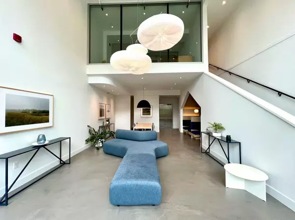 Burnaby, BC V5A 0G4,9888 University CRES #207