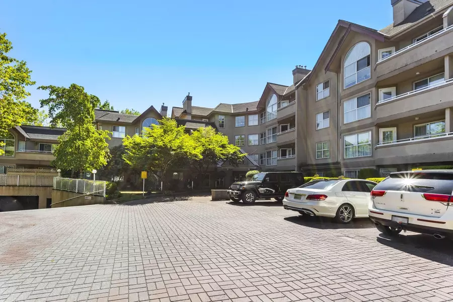 7435 121a ST #310, Surrey, BC V3W 0W8