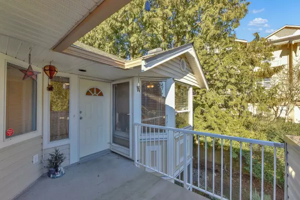 Surrey, BC V4N 0N4,16031 82 AVE #207
