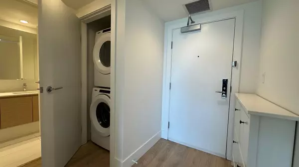 Richmond, BC V7C 0C7,5508 Hollybridge WAY #1005