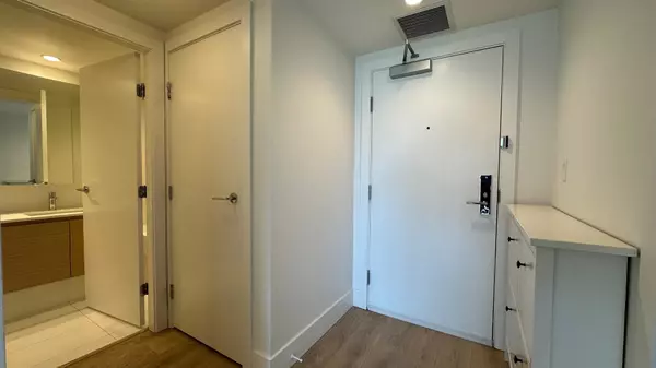 Richmond, BC V7C 0C7,5508 Hollybridge WAY #1005