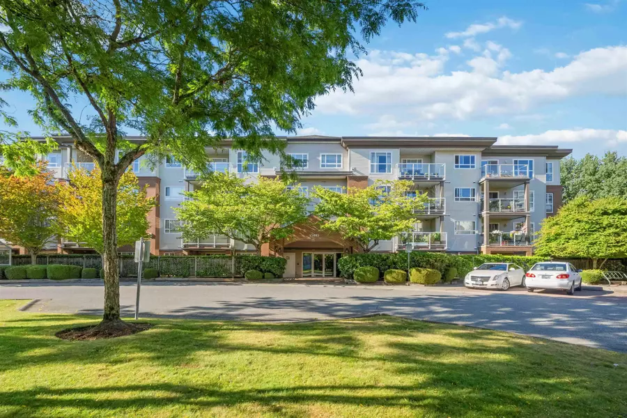 15885 84 AVE #405, Surrey, BC V4N 0W7
