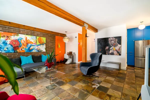 Vancouver, BC V6G 1M2,1535 Nelson ST #202