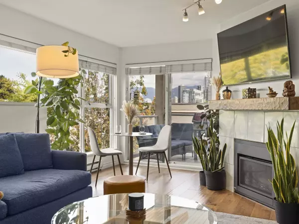Vancouver, BC V5Z 1E4,933 W 8th AVE #105