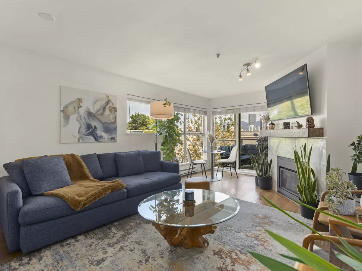 Vancouver, BC V5Z 1E4,933 W 8th AVE #105