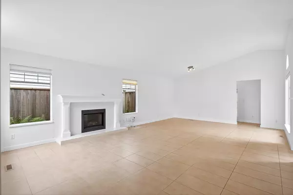 Coquitlam, BC V3B 6W4,2865 Glen DR #51
