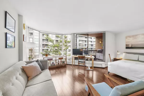 1333 Hornby ST #411, Vancouver, BC V6Z 2C1
