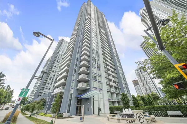13696 100 AVE #1901, Surrey, BC V3T 0L5