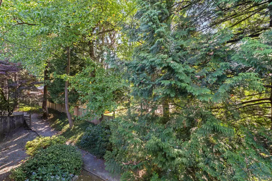 9867 Manchester DR #403, Burnaby, BC V5G 1C8
