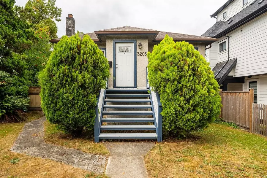 3205 E Georgia ST, Vancouver, BC V5K 2L2