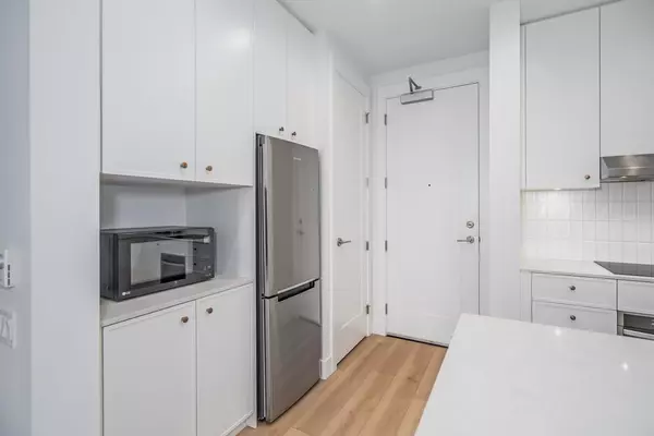 Coquitlam, BC V3K 0H3,708 Edgar AVE #209